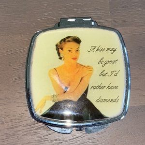 Compact mirror